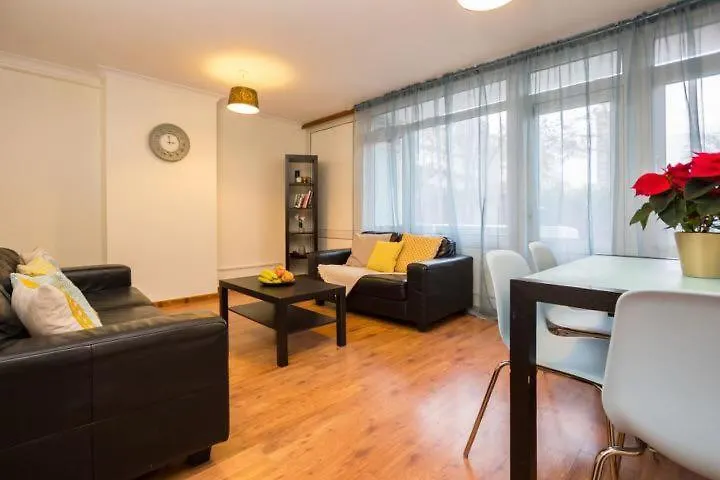 3 Bedroom Flat In Central Londra