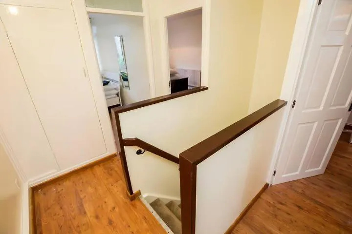3 Bedroom Flat In Central Londra 0*,
